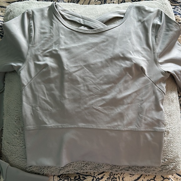 New Tracy Anderson gray long sleeve crop top - Picture 2 of 5
